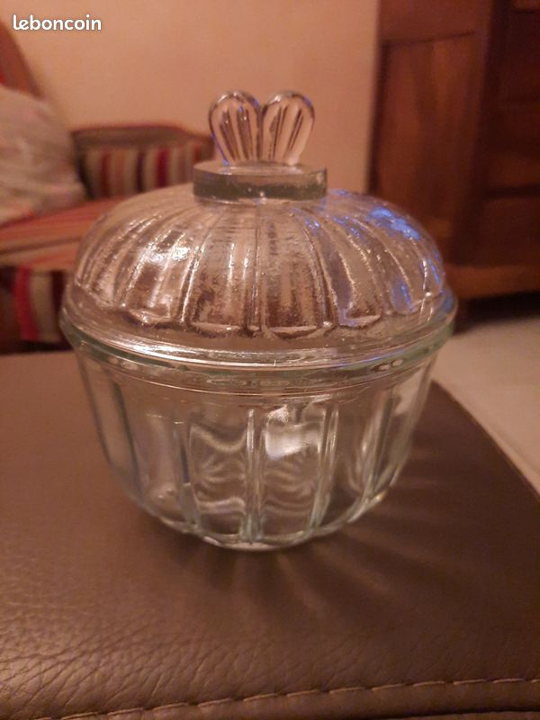 Sucrier ancien en verre moulé facetté – France, années 1930 | Selency