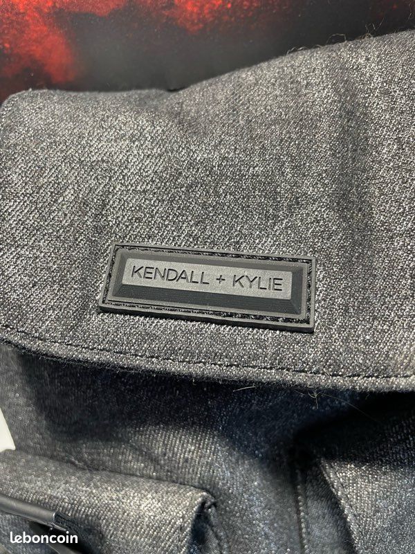 Petit sac à dos Kendall Kylie noir argenté très bon état