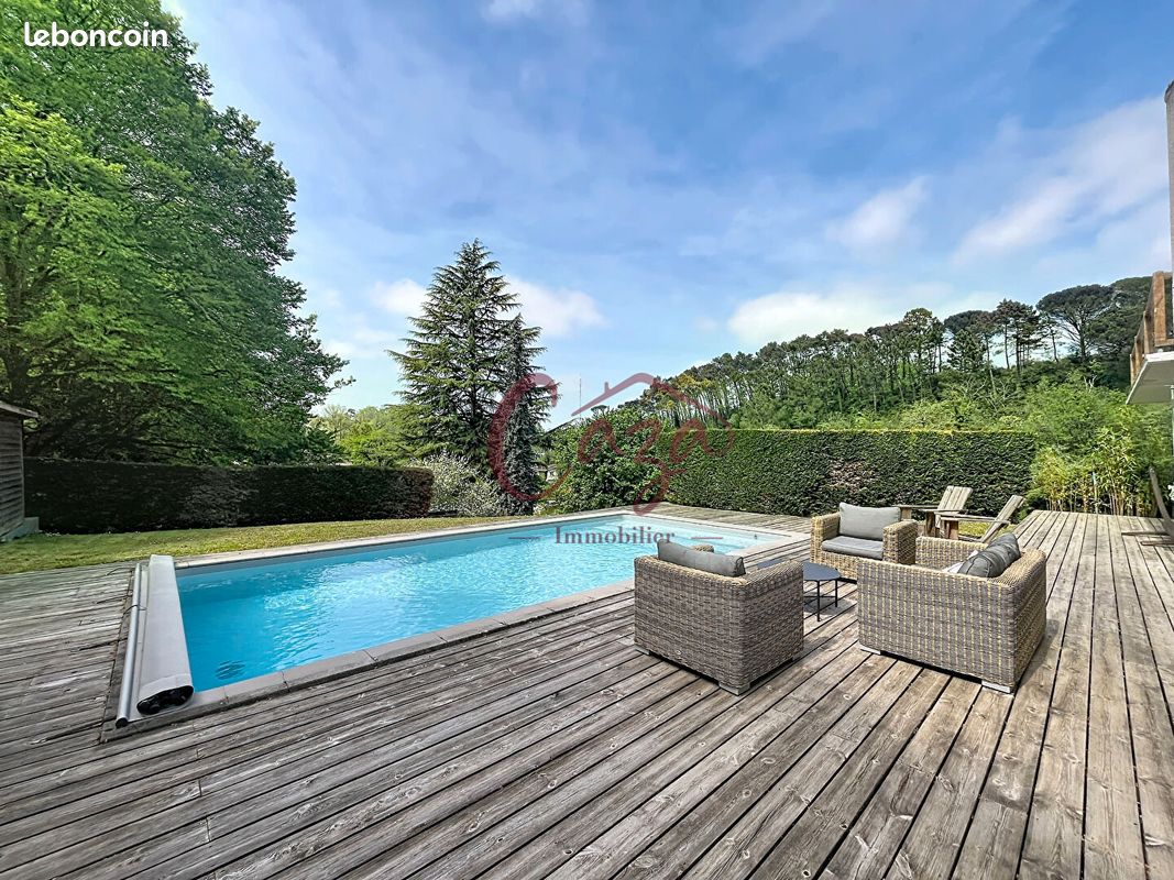 Maison 8 pièces 175 m² · à Carignan-de-Bordeaux · 175 m² · 598 000 €