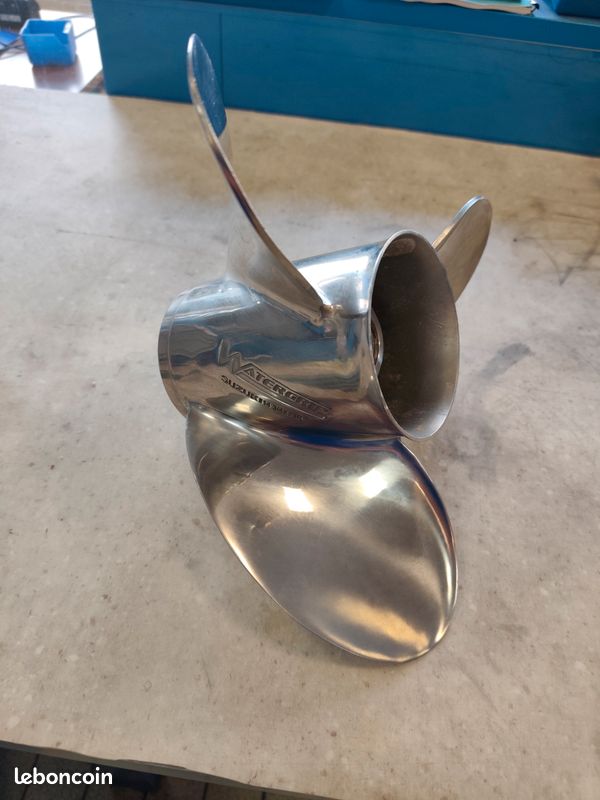 Hélice 13 1/4 x 17 pour hors-bord Johnson 3 lames en aluminium 13 dents RH 13,25 x 17