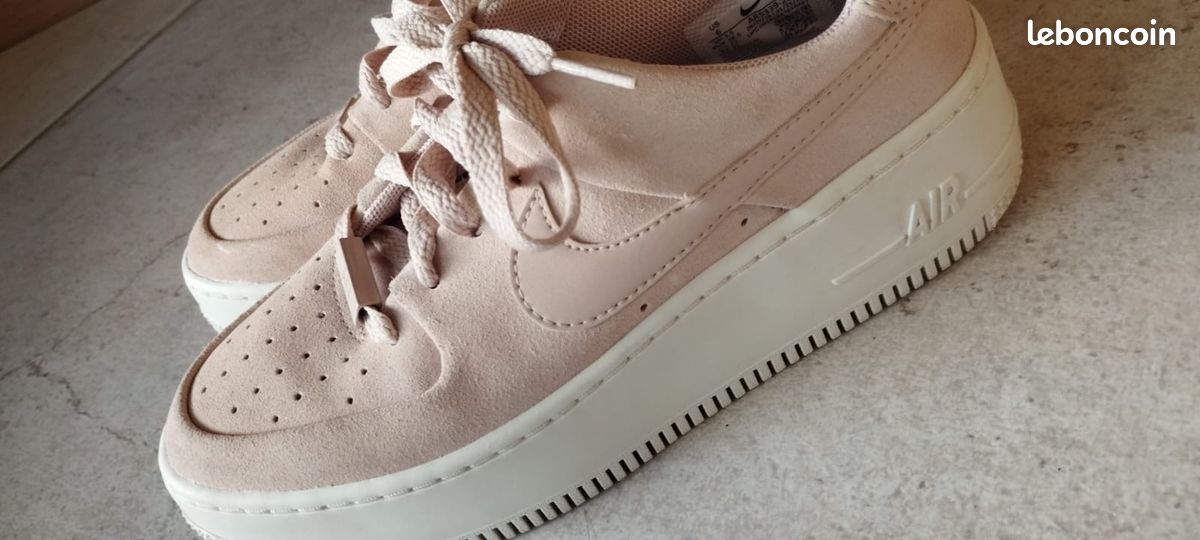 Basket nike air force 1rose daim Chaussures