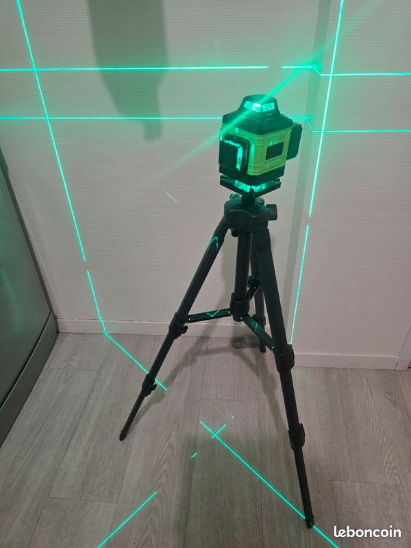 Niveau Laser NEUF 16 lignes4D 2 batteries +trépied (image 1)