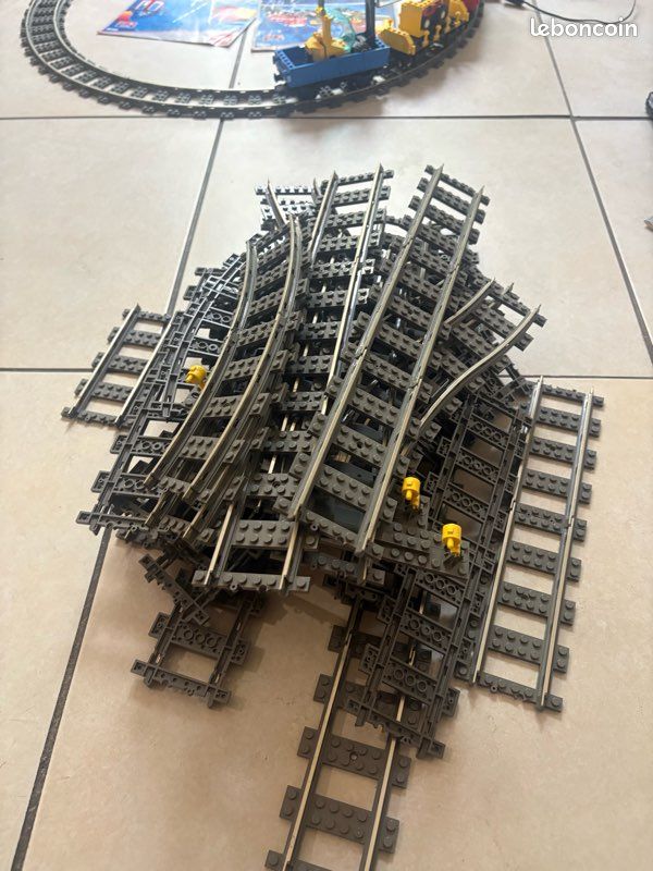 Lot LEGO Train 9V Vintage : Train de marchandises 4563 + Passage à niveau 4539 + Extras 4558 (image 9)