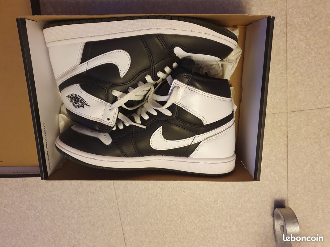 Air Jordan 1 Retro High OG Black and White (image 10)
