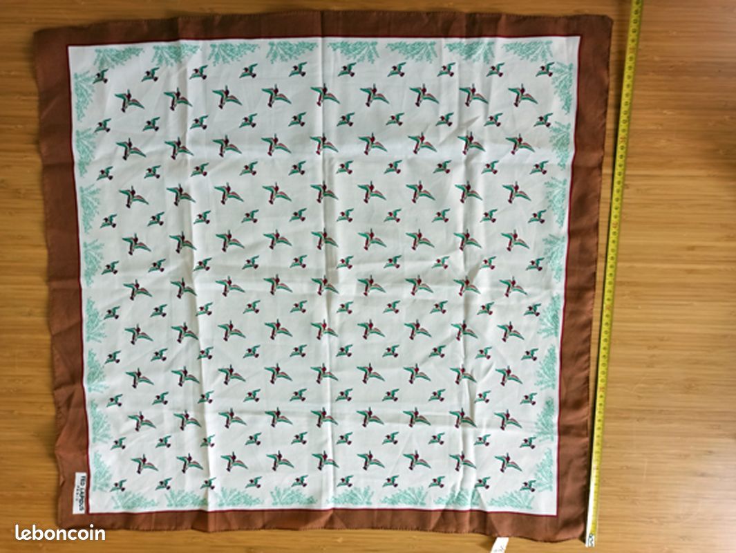 Foulard carré Ted Lapidus motif oiseaux (image 2)