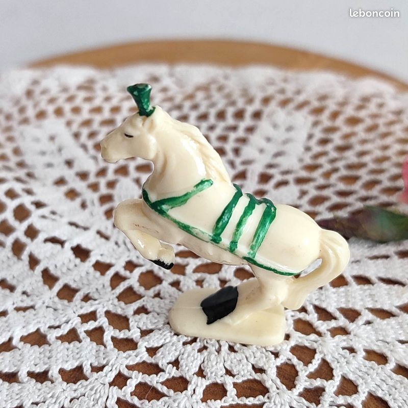 Figurine : Cheval de cirque. Années 50 (image 2)