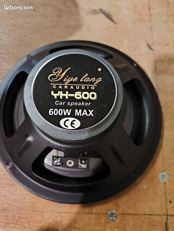 HiFonics TDA250R - Caisson de basses actif double 10 (25cm) – MT Audio Shop