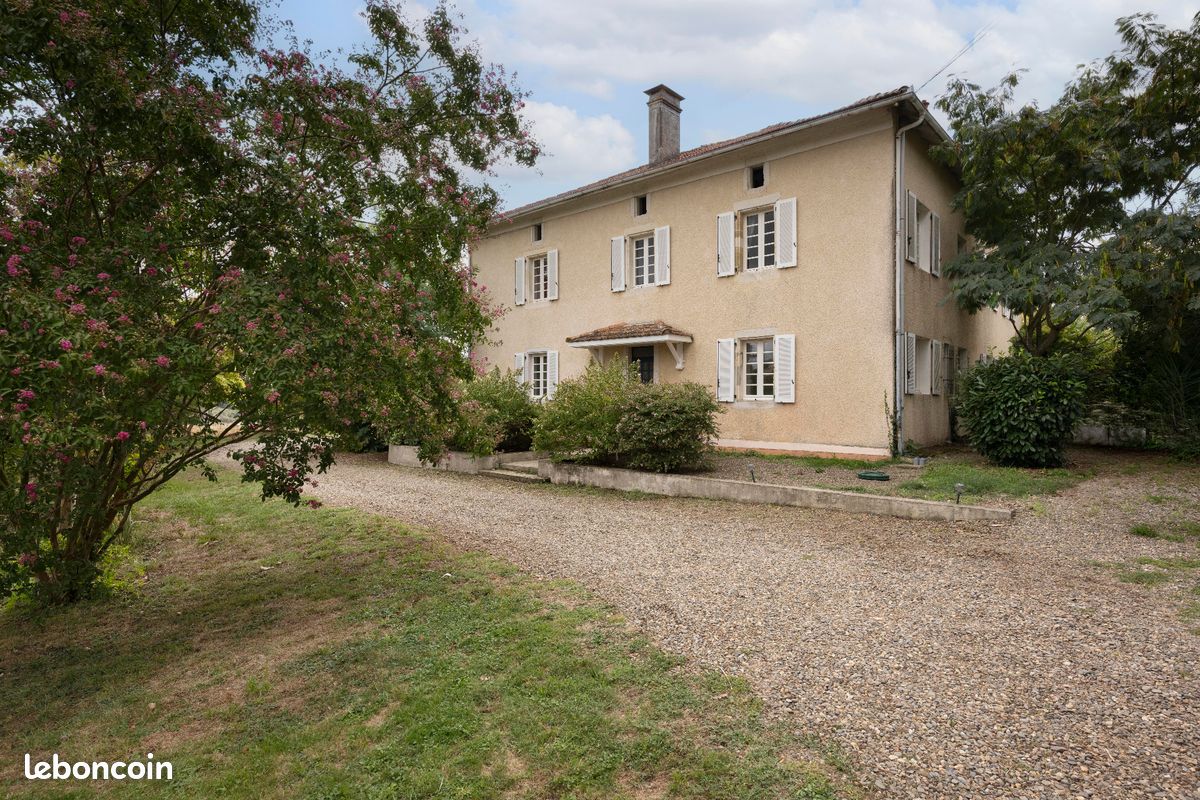 Maison 9 pièces 330 m² · à Bergouey · 330 m² · 585 000 €