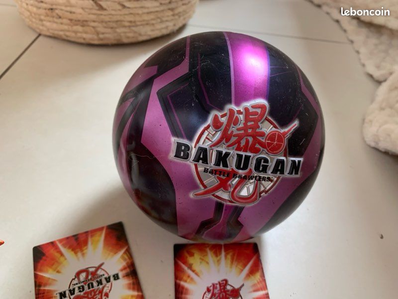 Grand lot Bakugan boules de différentes tailles cartes et boules xl de rangement (image 8)