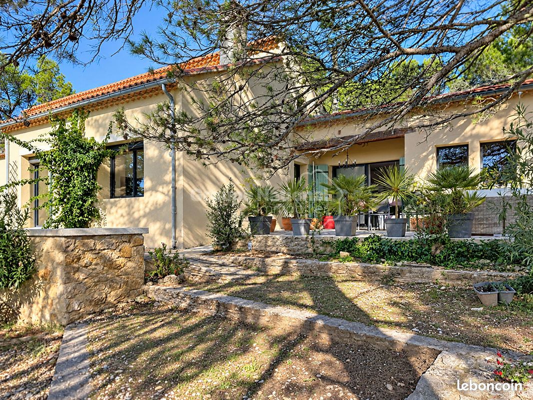 Maison 6 pièces 151 m² · à Uchaux · 151 m² · 449 000 €