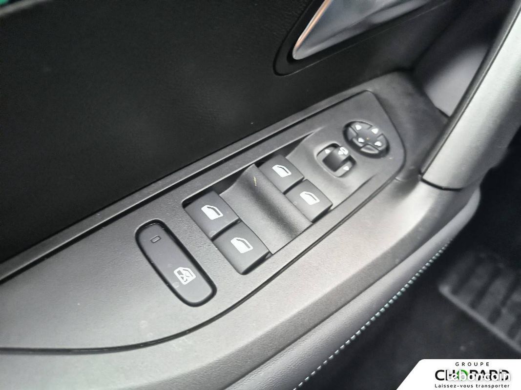 PEUGEOT 2008 PureTech 100 S&S BVM6 Allure Pack (image 20)