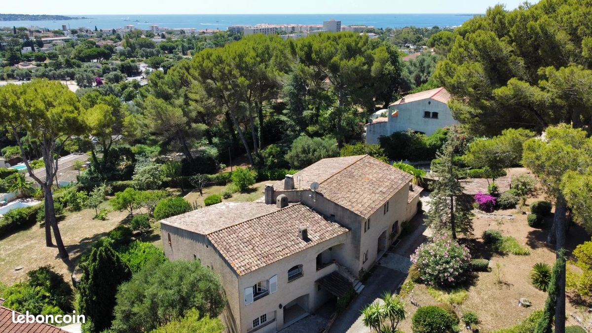 Maison 10 pièces 352 m² · à Antibes · 352 m² · 1 500 000 €