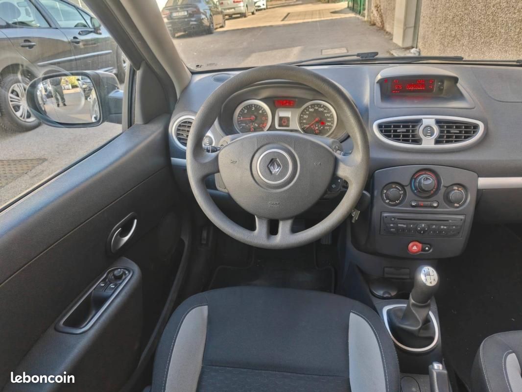 Renault Clio III 1.5 dCi 85ch Business Eco² 98g 5p Entretien à jour (image 10)