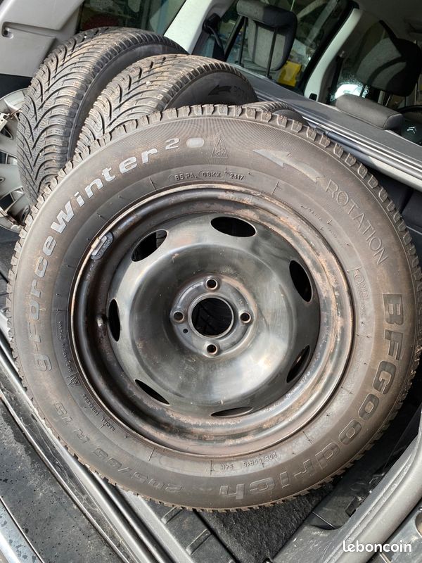 Pneus hiver avec jantes tôles hiver 205/65 R15 Équipement auto