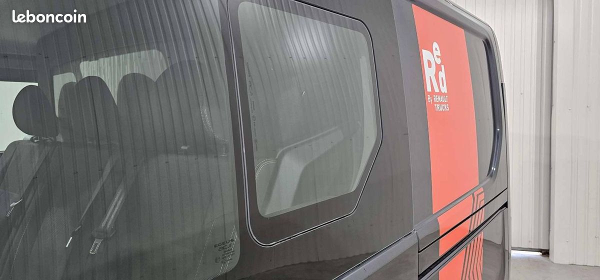 Renault Trafic CABINE APPROFONDIE CA L1H1 BLUE DCI 170 BVA9 RED EDITION EXCLUSIVE (image 6)