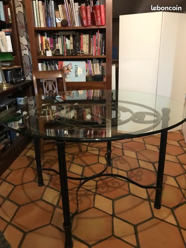 Table (image 1)