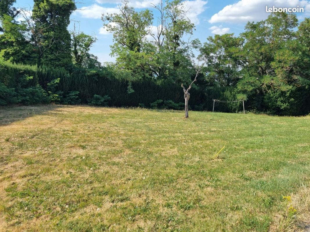 Terrain 880 m² · à Saint-Just-Saint-Rambert · 880 m² · 190 000 €