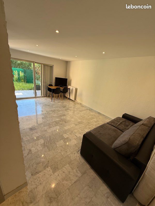 Appartement 1 pièce 27 m² · à Antibes · 27 m² · 890 €/mois