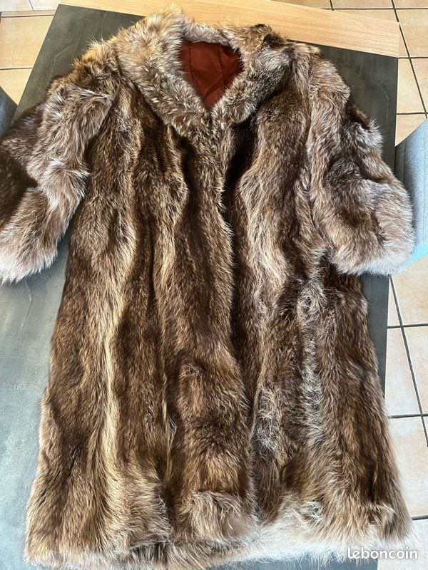 Manteau en vraie fourrure (type raton laveur “sconce”) – pièce de fourreur – taille unique (image 1)
