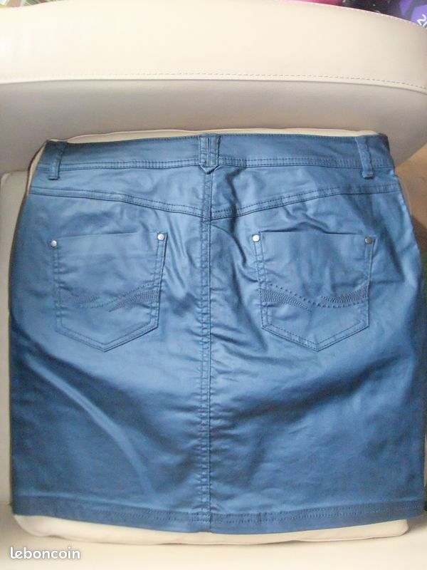 Jupe courte NEUVE bleu métallisé 42/44 aspect simili cuir