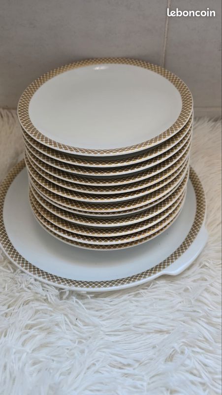 Lot de 13 assiettes (image 1)