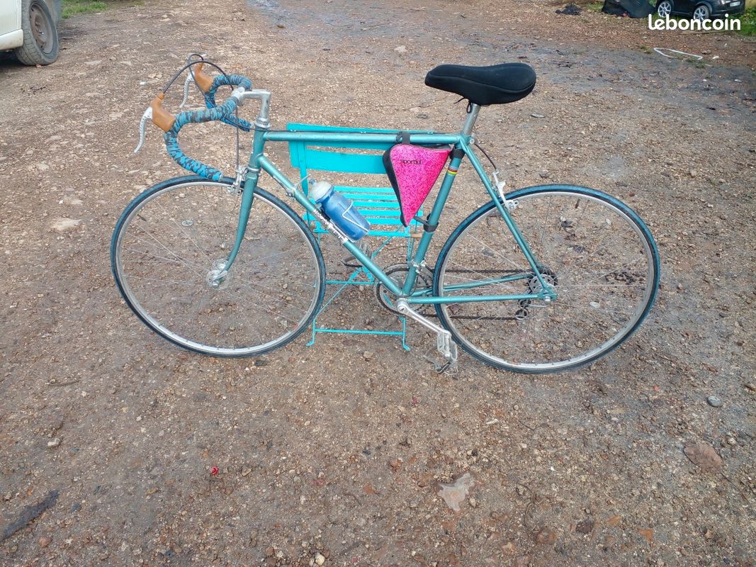 Vélo de course en très bon état de la marque RACER Vélos