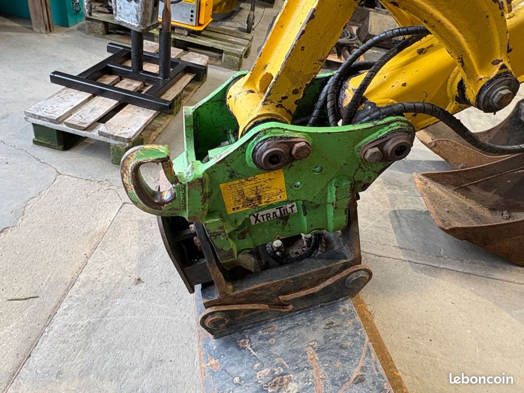 Komatsu PC30MR-5 (image 8)