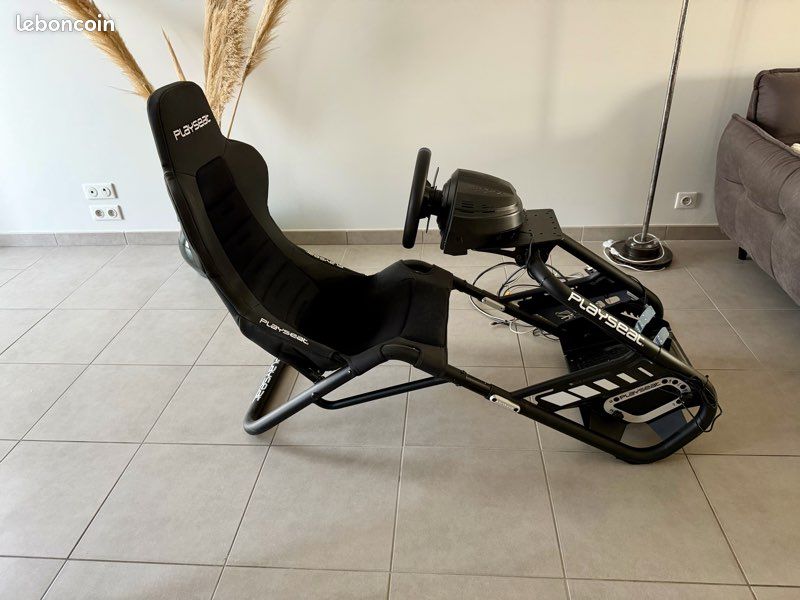 Playseat Trophy + volant + pédalier ( T300 RS ) (image 1)