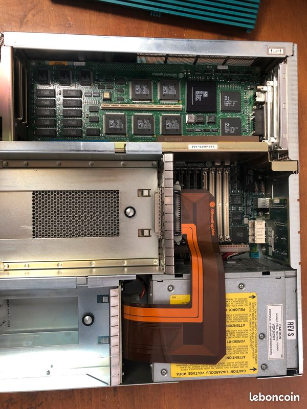 Silicon Graphics Indigo 2 Teal (image 6)