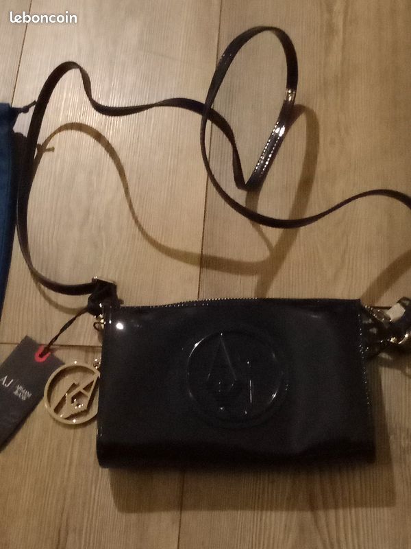 Neuf Sac à main en bandoulière Armani Jeans Authentique bleu verni