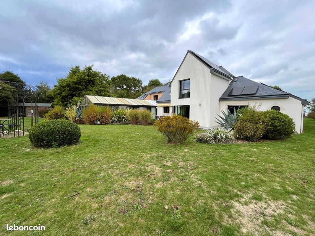 Maison 7 pièces 245 m² · à Yffiniac · 245 m² · 651 000 €