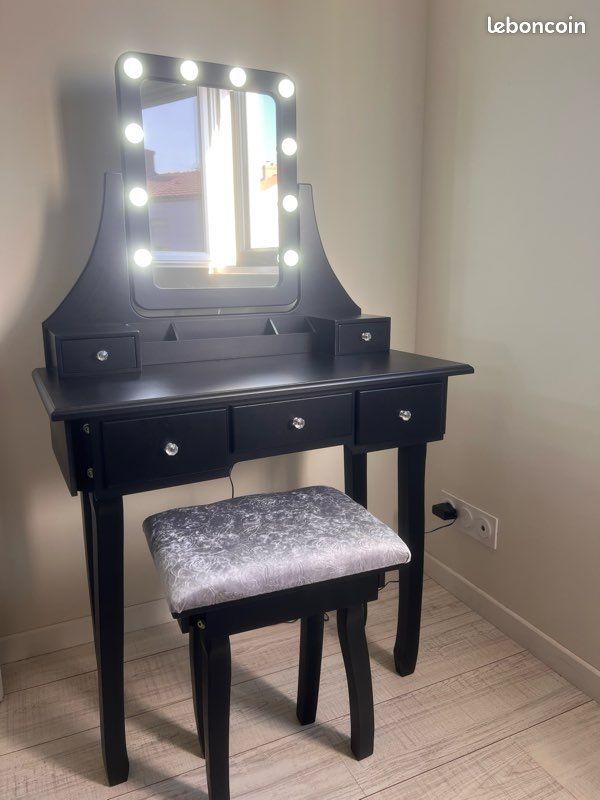Coiffeuse avec lumière intégrée (image 1)