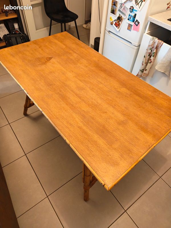 Table à manger en bois et rotin (image 5)