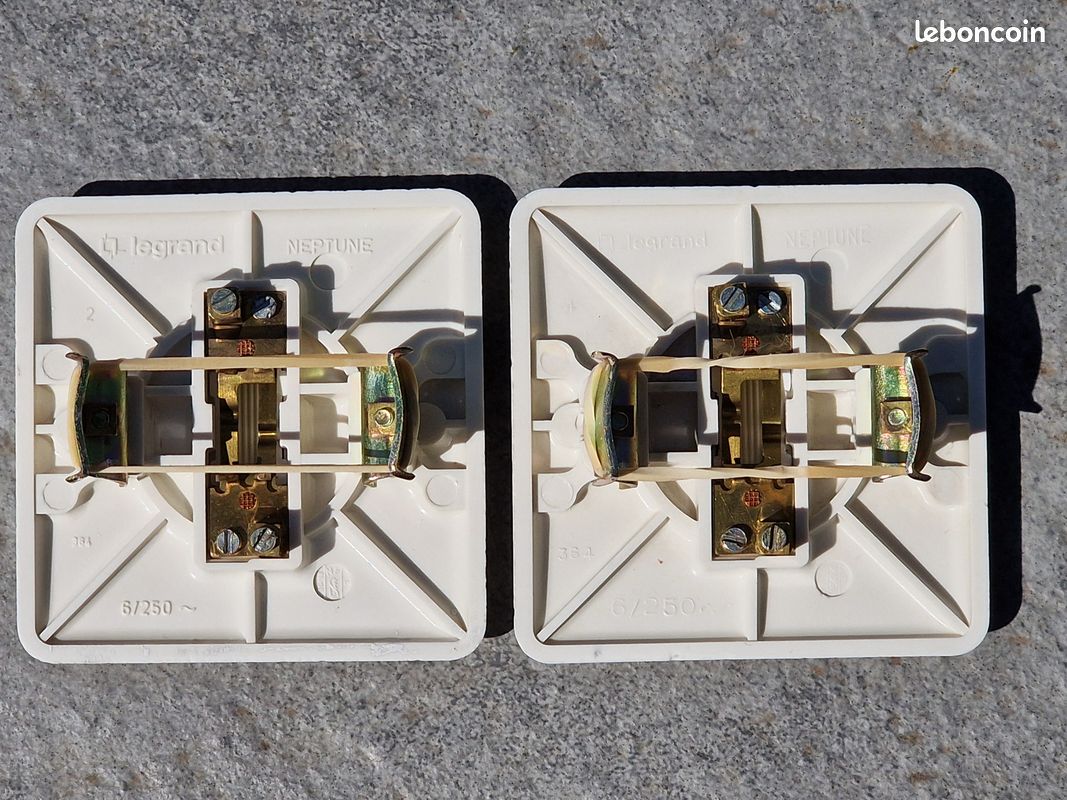 Double Interrupteur Et Poussoir Legrand Neptune 2 – Blanc – Ancien Modèle (80552)