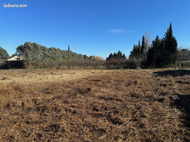 Terrain 300 m² Noves