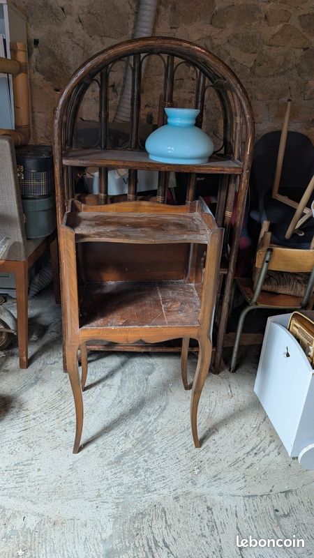Table de nuit ancienne (image 1)