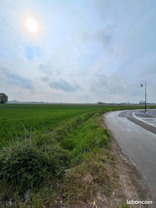 Terrain 1 206 m² Eringhem · 103 000 €