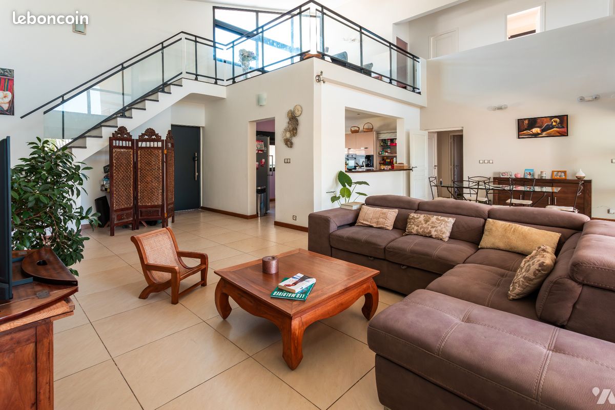 Maison 7 pièces 247 m² · à Saint-Benoît · 247 m² · 570 000 €