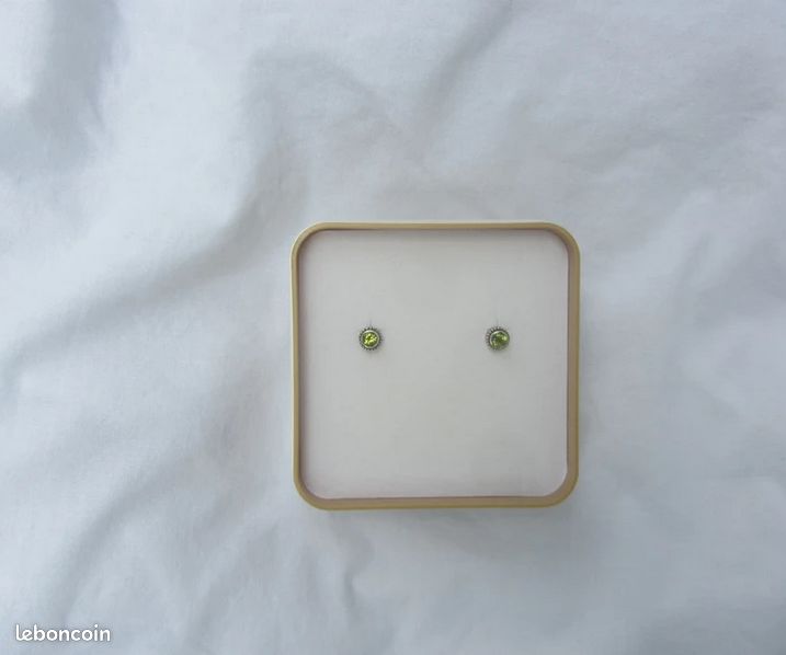 Boucles d'oreilles puces en argent et péridot (image 8)