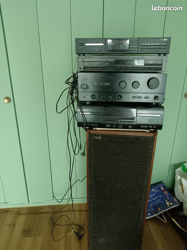 Lot d'enceintes DITTON Célestion 66 de 1976. Avec ampli Pionneer A-616 MarkII, un lecteur CD Pionneer PD6030, un ampli tuner radio Sansui T-700L, et un double lecteur cassette Kenwood KXf-w6010 (image 1)