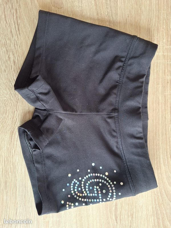 Lot Justaucorps et short enfant 6 ans (image 5)