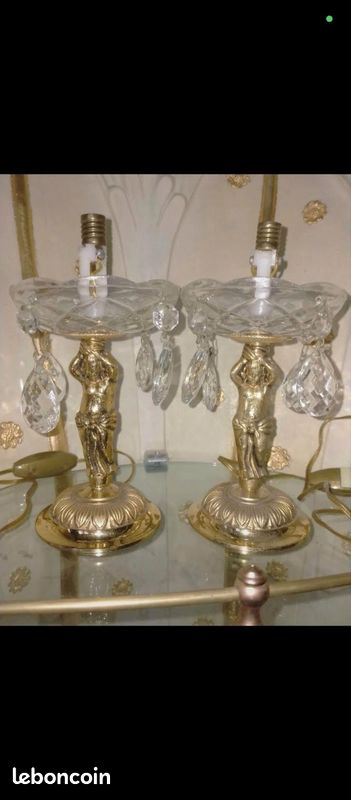 Paire de lampes de table femmes dorées laiton portant coupelles verres transparent luminaire lumière lustre vintage (image 1)