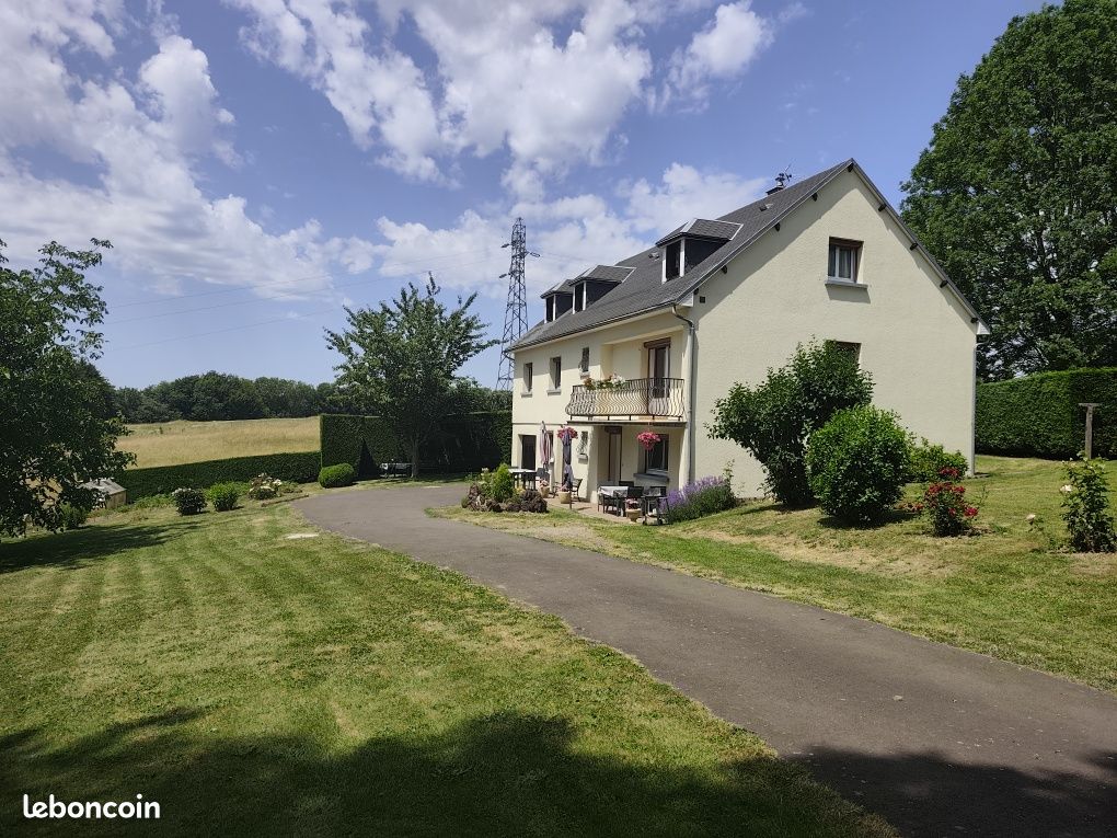 Maison 11 pièces 228 m² · à Laqueuille · 228 m² · 240 000 €