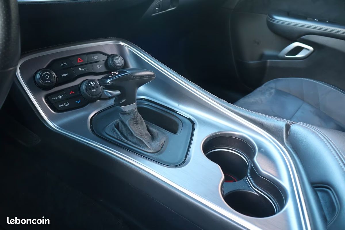 Dodge CHALLENGER R/T 5.7 HEMI V8 373 ch BVA8 – CarPlay – Caméra – Démarrage à Distance (image 16)