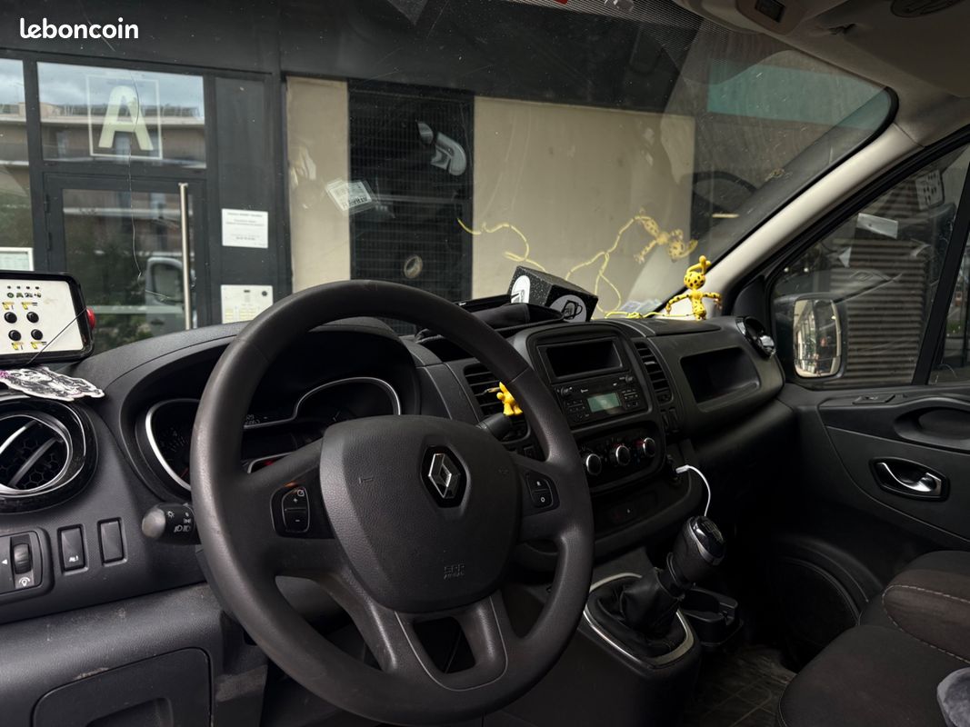 RENAULT TRAFIC VU L2H2 1200 2.0 DCI 145CH ENERGY CONFORT / NACELLE / ENTRETIENS RENAULt (image 10)