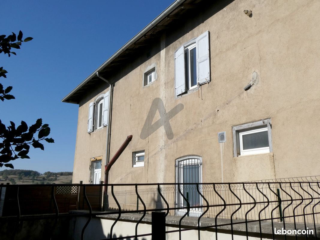 Appartement 5 pièces 103 m² · à Saint-Laurent-de-Chamousset · 103 m² · 148 400 €