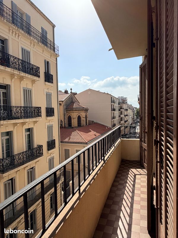 Appartement 3 pièces 63 m² · à Toulon · 63 m² · 858 €