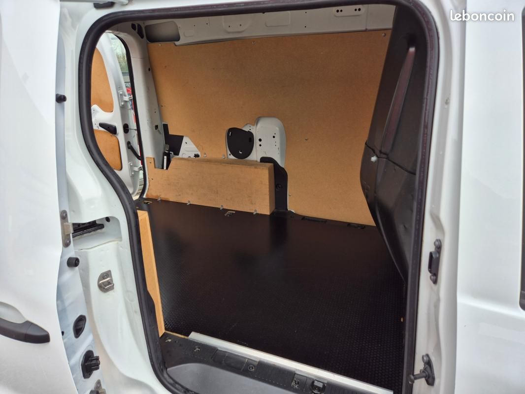 Renault Express Van TCE 100 - 22 ESSENTIEL (image 12)