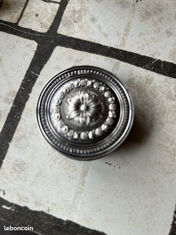 Pilulier de 1870 argent massif avec pinçon (image 1)