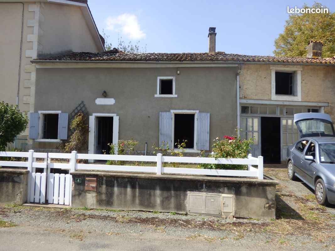 Maison 5 pièces 97 m² · à Les Châteliers · 97 m² · 45 000 €